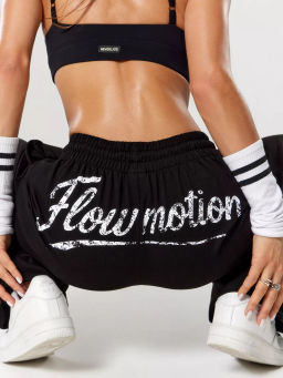 Спортивные брюки свободного кроя