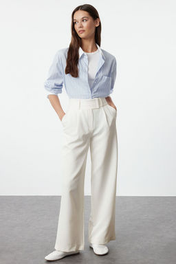 TRENDYOLMILLA Beyaz Bel Detayl? Straight/Duz Kesim Dokuma Kumas Pantolon TWOAW25PL00038