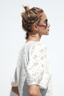 T-SHIRT WITH PERFORATED EMBROIDERY - Zara фото 6