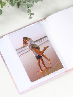 Фотоальбом на 40 фото 10х15 см "Сердце и белая роза с бабочками" в коробке 4,5х14х17 см