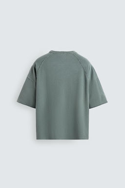 CAMISETA PUNTO TEXTO ESTAMPADO SPRAY / verde lavado