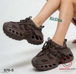 Кроссовки женские весенние