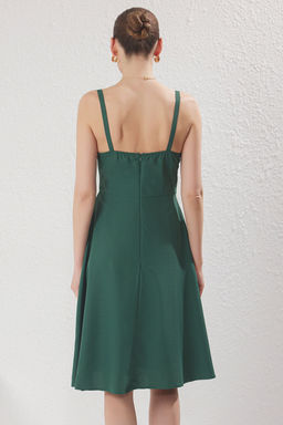 Zumrut Yesili Belden Ac?lan Keten Gorunumlu Midi Dokuma Elbise TWOSS23EL00378