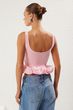 Pembe Etegi Volanl? Havuz Yaka Fitted/Vucuda Oturan Orme Bluz TWOSS25BZ00091