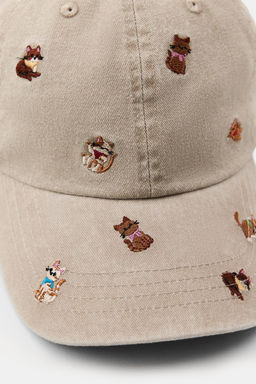 GORRA SARGA BORDADOS GATOS / Beige