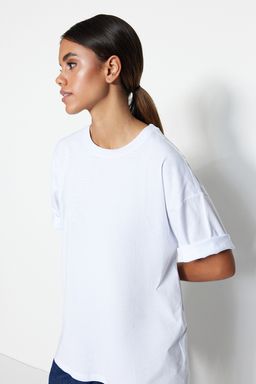 Beyaz %100 Kal?n Pamuklu Premium Oversize/Genis Kal?p Bisiklet Yaka Orme T-Shirt TWOSS23TS00040