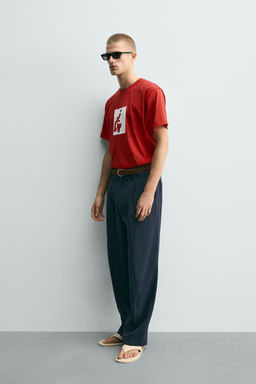 CAMISETA GR?FICO CONTRASTE / Blanco / Rojo