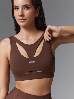 Спортивный топ-бра со средней поддержкой и фигурной вставкой на груди