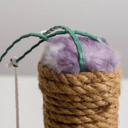 Лежанка с когтеточкой для котят, 34 х 26 х 34 см, джут, микс цветов - Пижон фото 7