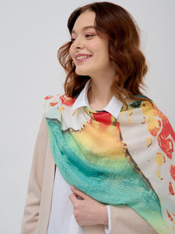 Палантин с бахромой. Рисунок нанесен вручную