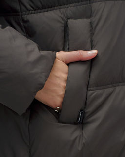 Пальто зимнее утепленное с капюшоном женское темно-коричневого цвета 7618TK - Visdeer фото 17