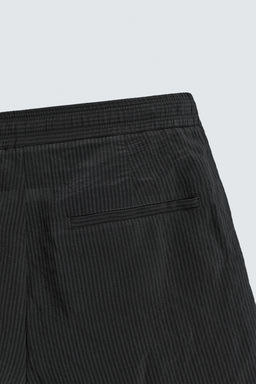 BERMUDA FLUIDA JACQUARD RAYAS / Negro - Zara фото 10