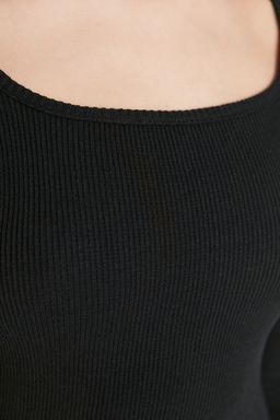 Trendyolmilla Siyah Vucuda Oturan Y?rtmacl? Bisiklet Yaka Mini Fitilli Esnek Orme Elbise TWOAW21EL2241 фото 10