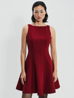 Платье мини приталенного силуэта / Zarina