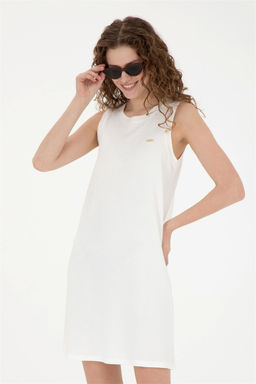 Женское трикотажное платье цвета экрю