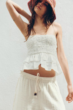 TOP NIDO DE ABEJA PEPLUM / Blanco