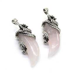 Подвеска с розовым кварцем в металле Клык 25*70мм