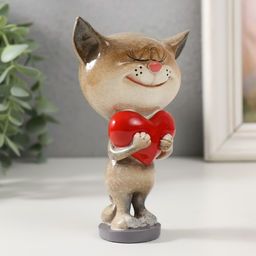 Фигурка полистоун лак «Котик с большим сердцем», 8.5×6.2×13 см