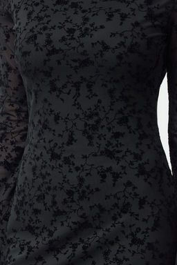 TRENDYOLMILLA Siyah Flok Bask?l? Vucuda Oturan Mini Orme Elbise TWOAW25EL00562 фото 3