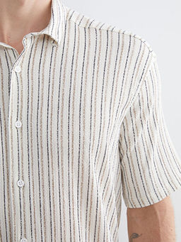 Regular Fit K?sa Kollu ?izgili Erkek G?mlek