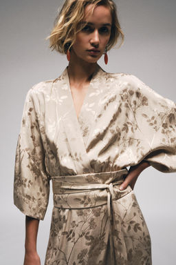 MONO LARGO KIMONO JACQUARD CINTUR?N / Cava