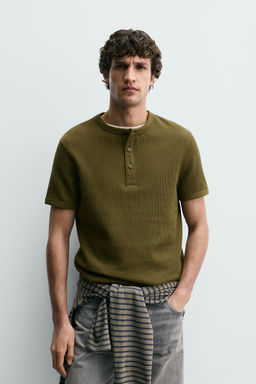 CAMISETA ESTRUCTURA CUELLO PANADERO / Khaki