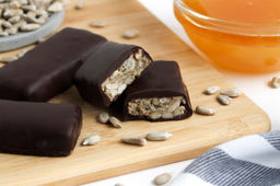 Конфета "Любимый Барнаул" темный шоколад с семенами подсолнечника и медом ручная работа Алфит 1383