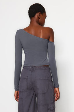 Antrasit Tek Omuz Pamuklu Esnek Fitted/Vucuda Oturan Crop Orme Bluz TWOAW24BZ00099
