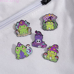 Брошь-значок Witch frog
