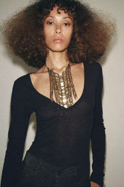 V-NECK T-SHIRT
