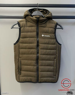 Жилетка для мальчика с капюшоном