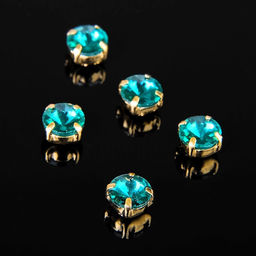 Стразы в цапах (набор 5 шт), 6х6мм, цвет изумрудный - Queen fair фото 2