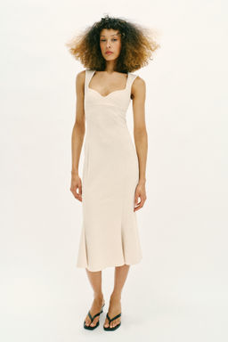 VESTIDO ESCOTE CORAZ?N / Crudo