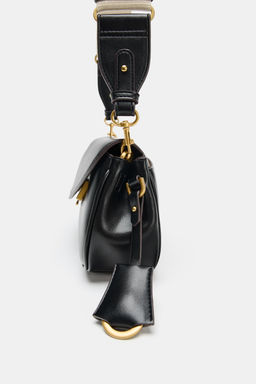 BOLSO ALARGADO BANDOLERA / Negro