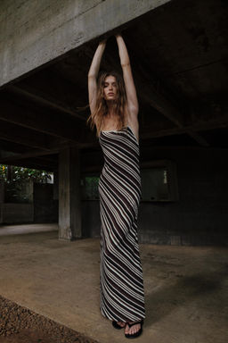 VESTIDO MIDI R?STICO RAYAS / Negro / Marr?n - Zara фото 7