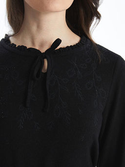 Ba?lamal? Yaka Nak??l? Kad?n Bluz