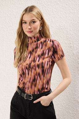 Trendyolmilla Lacivert Burumcuk/Dokulu Dik Yaka Bask?l? Orme Bluz TWOSS25BZ00396