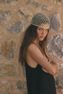 GORRO CASQUETE CROCHET ABALORIOS / Crudo