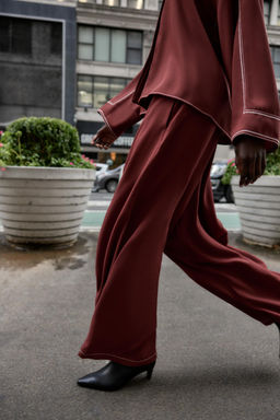 WIDE-LEG TROUSERS WITH CONTRAST TOPSTITCHING