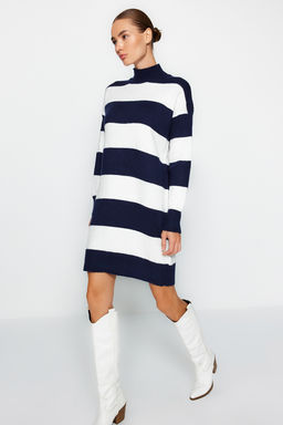 TRENDYOLMILLA Lacivert Mini Triko Genis Kal?p Dik Yaka Kazak Elbise TWOAW24EL00059