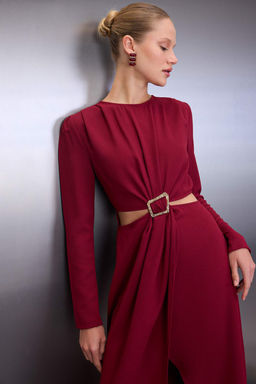 Siyah Cut out ve Aksesuar Detayl? Anvelop Etekli Midi Dokuma Elbise TWOAW26EL00179 - Trendyolmilla фото 6