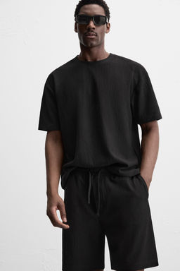 TEXTURED JOGGER BERMUDA SHORTS