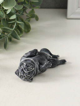 Сувенир "Бульдог лежит на спине" 3,5 см