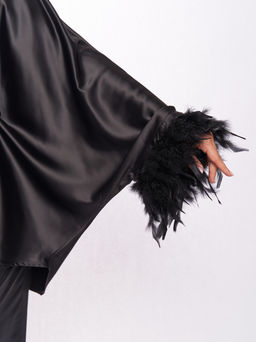Блузка атласная с перьями TBL73637BLK01 - Артесса фото 6