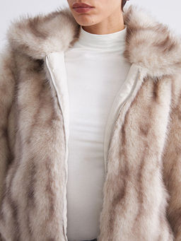 Dik Yaka Kad?n K?rk Mont