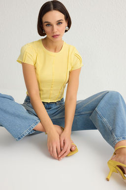 TRENDYOLMILLA Antrasit Nervurlu Fitted/Vucuda Oturan Crop Orme T-Shirt TWOSS25TS00000