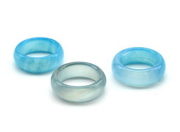 Кольцо из цельного камня агата цв.голубой Радуга камня