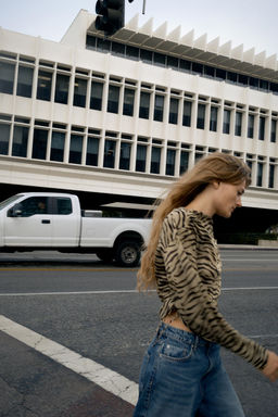ASYMMETRIC ANIMAL PRINT TOP - Zara фото 2