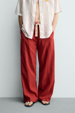 PANTAL?N RELAXED FIT ESTRUCTURA RAYAS / Rojo