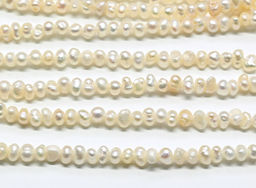 Бусины жемчуг галтовка 3*4мм цвет белый, 34см, 138 бусин. Радуга камня